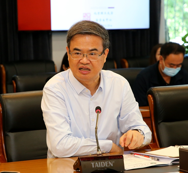 张军校长照片.jpg
